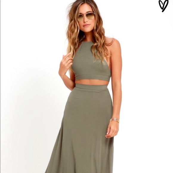 olive green maxi skirt outfit